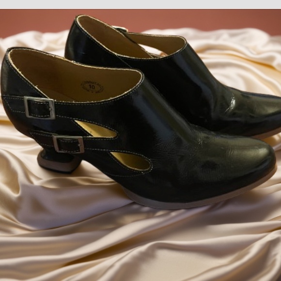 Elegant Black, Patent Leather Fluevog Heels - Picture 2 of 16